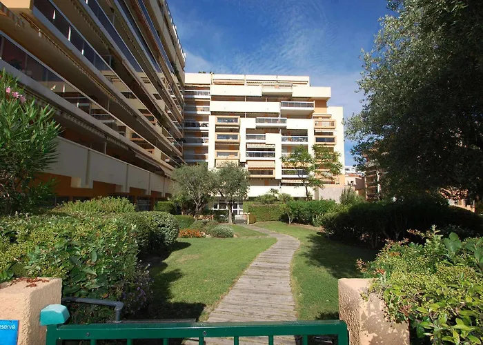 Grand Climatise Avec Alcove Et Terrasse Au Centre De - Fr-1-196-288 Apartment Menton