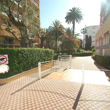 Grand Studio Climatise Avec Alcove Et Terrasse Au Centre De Menton - Fr-1-196-288