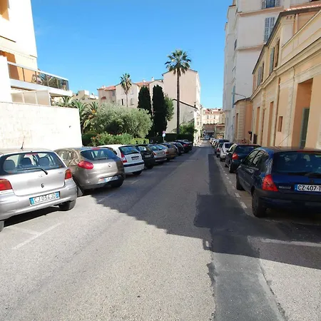 Apartment Grand Studio Climatise Avec Alcove Et Terrasse Au Centre De Menton - Fr-1-196-288