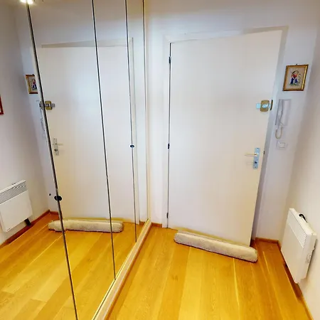 アパート Grand Studio Climatise Avec Alcove Et Terrasse Au Centre De Menton - Fr-1-196-288 *