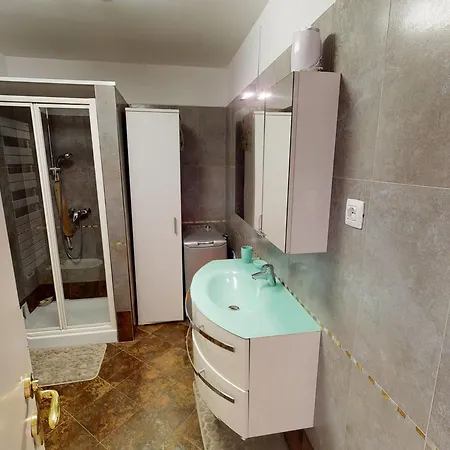 Grand Studio Climatise Avec Alcove Et Terrasse Au Centre De Menton - Fr-1-196-288