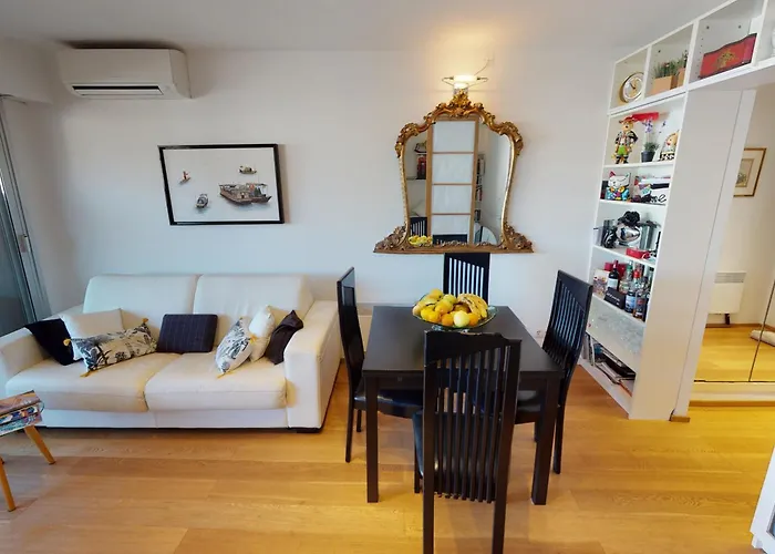 Grand Climatise Avec Alcove Et Terrasse Au Centre De - Fr-1-196-288 מנטון