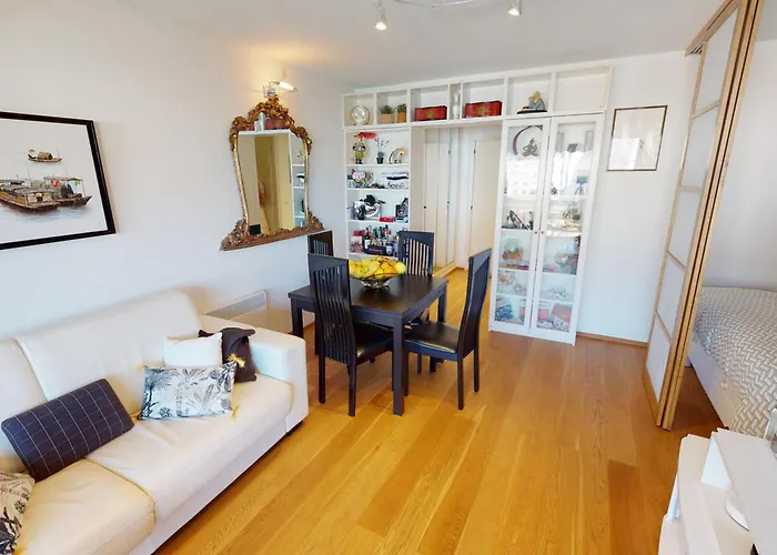 Grand Climatise Avec Alcove Et Terrasse Au Centre De - Fr-1-196-288 * מנטון