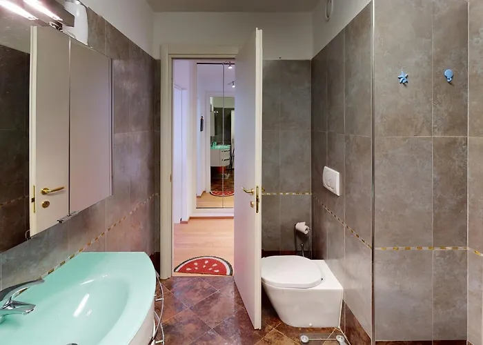 דירה Grand Climatise Avec Alcove Et Terrasse Au Centre De - Fr-1-196-288 *